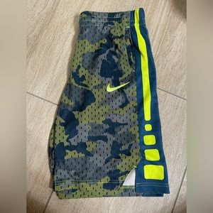 Men’s Nike dri-fit shorts size XL